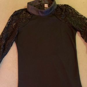 2/20$ or 15$ Mock neck ribbed lace top